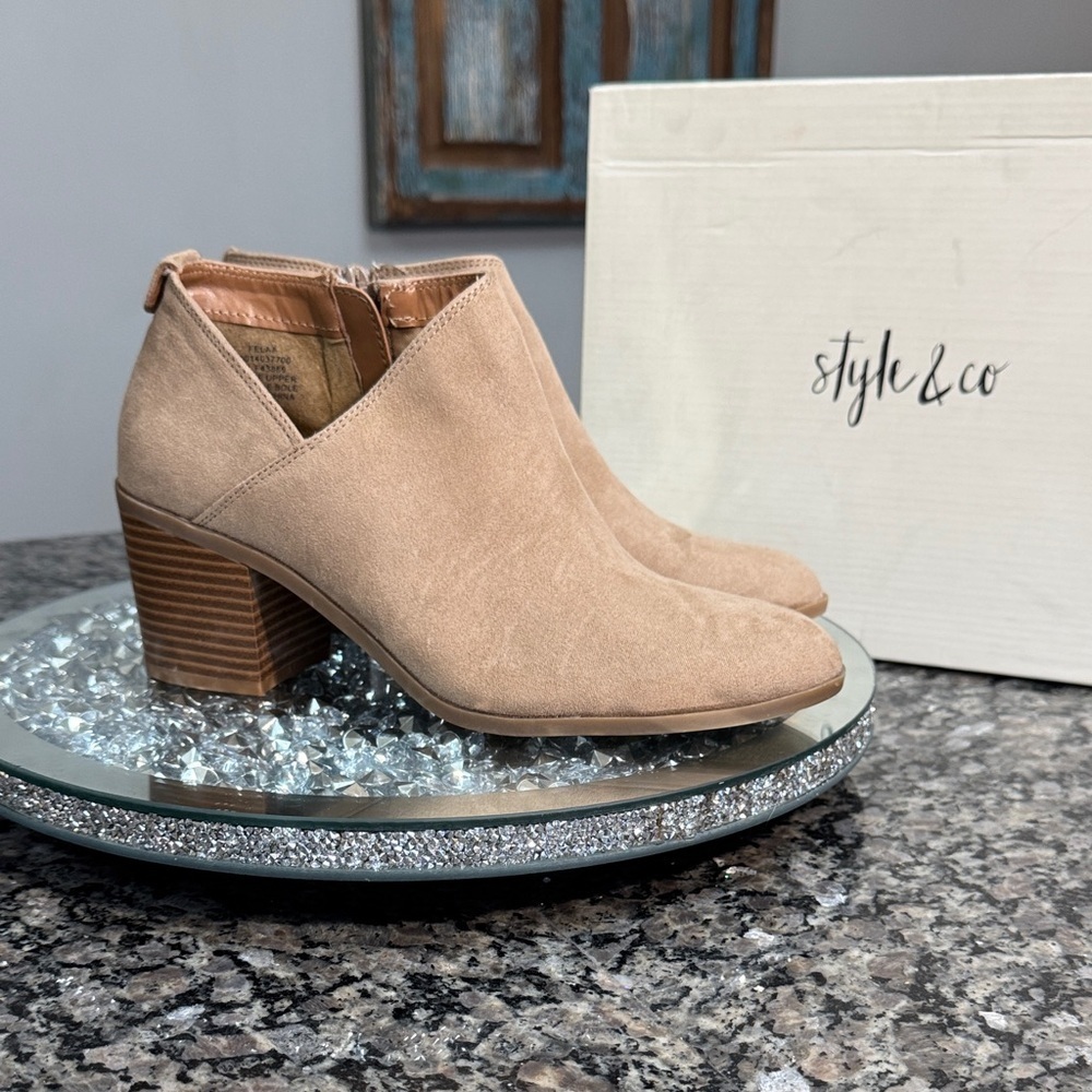 Style & Co. Women's Beige Ankle Booties NWT 8